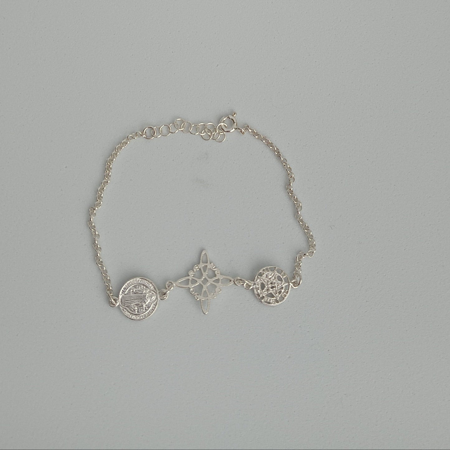 Pulsera Plata 925 Triple Protección Nudo de Bruja, Tetragrámaton y San Benito Ajustable