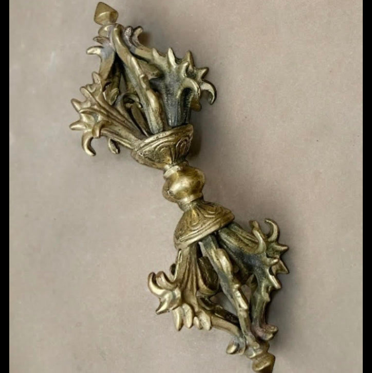 Dorje Tibetano 2 Puntas (Vajra Clásico) – 16 cm – Símbolo de Poder Espiritual