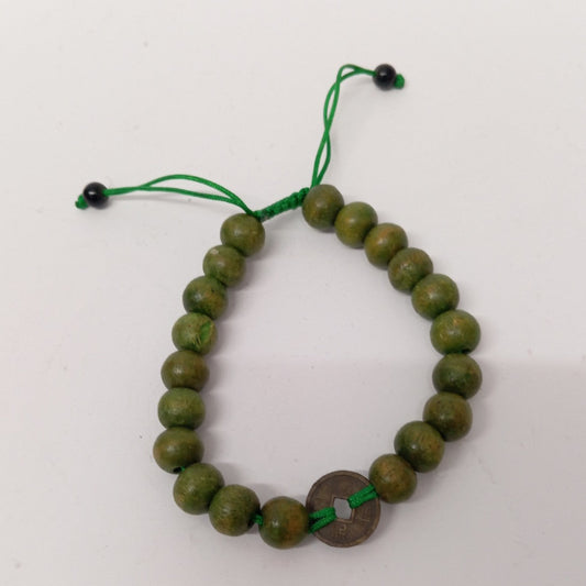 Pulsera de madera verde con moneda I Ching – ajustable
