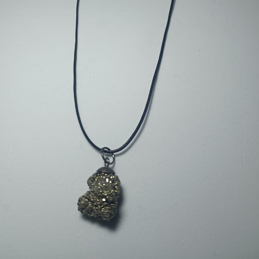 Colgante de Pirita Natural en Bruto – Protección y Prosperidad