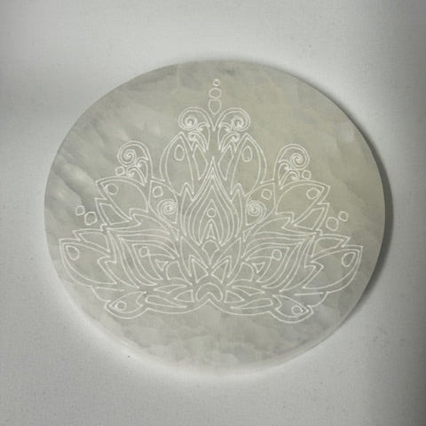 Placa (Flor de Loto) de Selenita Natural diámetro 14 cm aprox  – Limpieza  Energética y Armonía