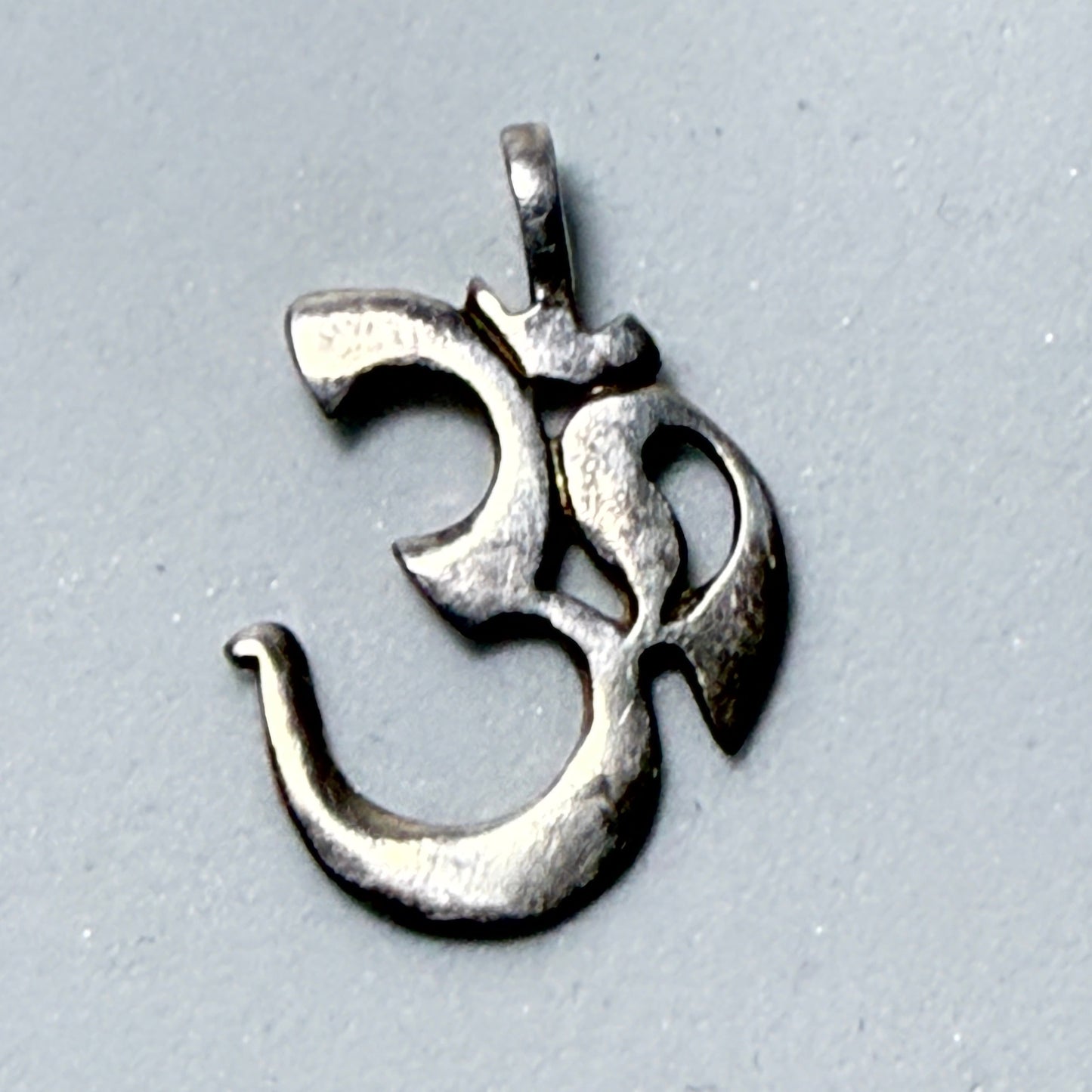Colgante Plata 925 Símbolo OM – Espiritualidad y Armonía