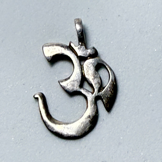 Colgante Plata 925 Símbolo OM – Espiritualidad y Armonía