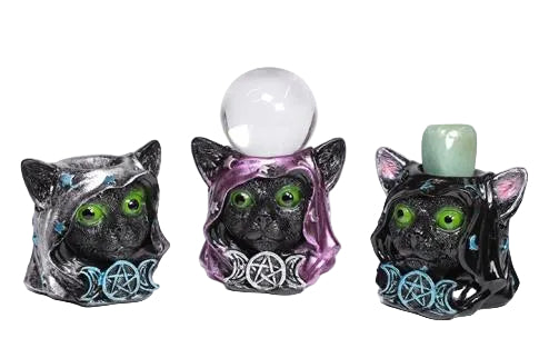Figura Gato Místico con Capucha y Collar Triple Luna en Resina