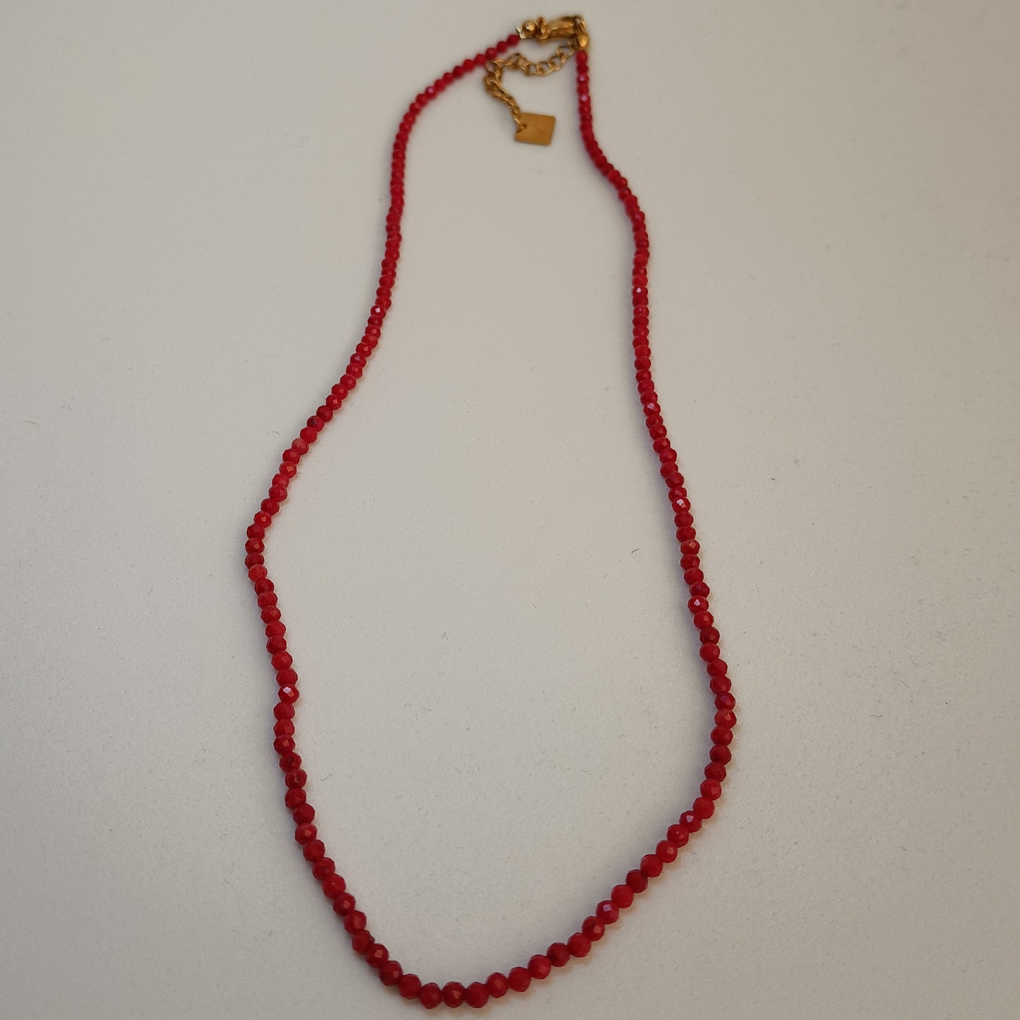 Collar de Coral de Bambú Facetado – Cierre de Acero Inoxidable – Energía y Protección