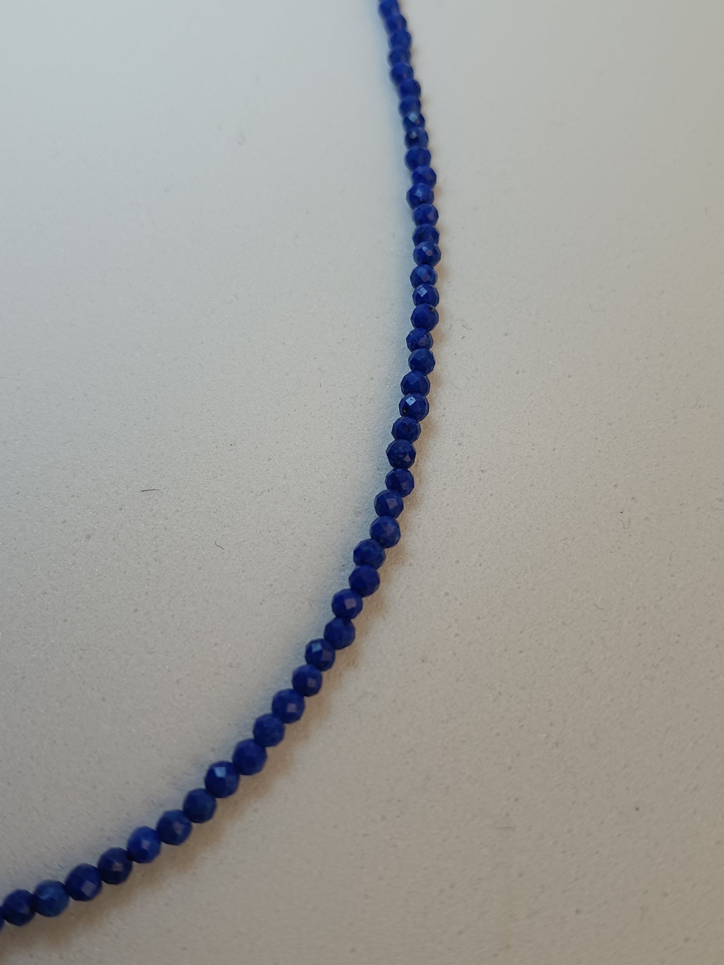 Collar de Lapislázuli Facetado – Cierre de Plata – Sabiduría y Comunicación