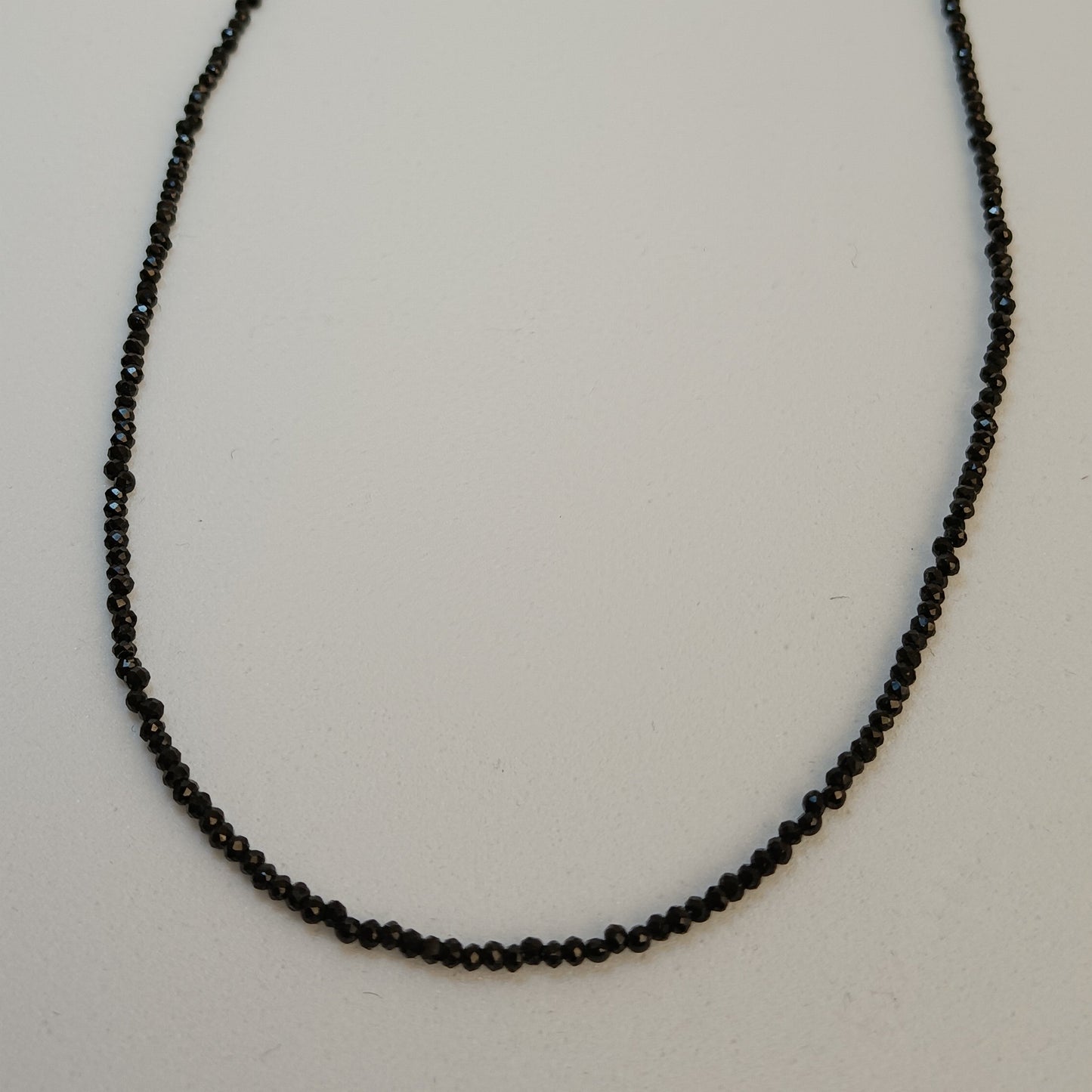 Collar de Turmalina Negra Facetada – Cierre de Plata – Protección Energética