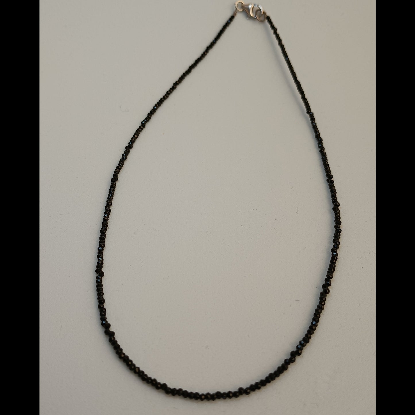 Collar de Turmalina Negra Facetada – Cierre de Plata – Protección Energética