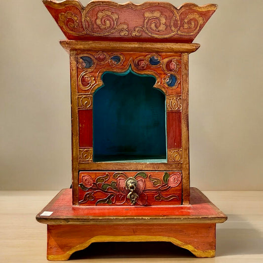 Altar de Madera Tallada y Pintada a Mano – Estilo Tradicional Tibetano