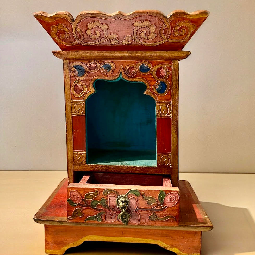 Altar de Madera Tallada y Pintada a Mano – Estilo Tradicional Tibetano